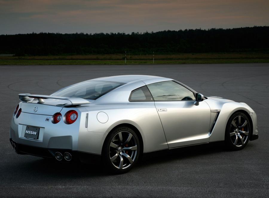  Nissan GT-R 2008 года  (фото 67 из 71)